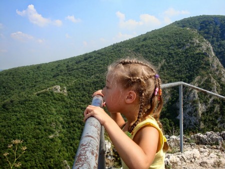 Ребёнок видит горы