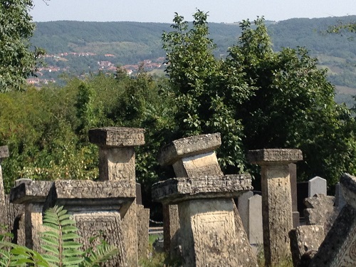 Необычное_кладбище_в_Сербии